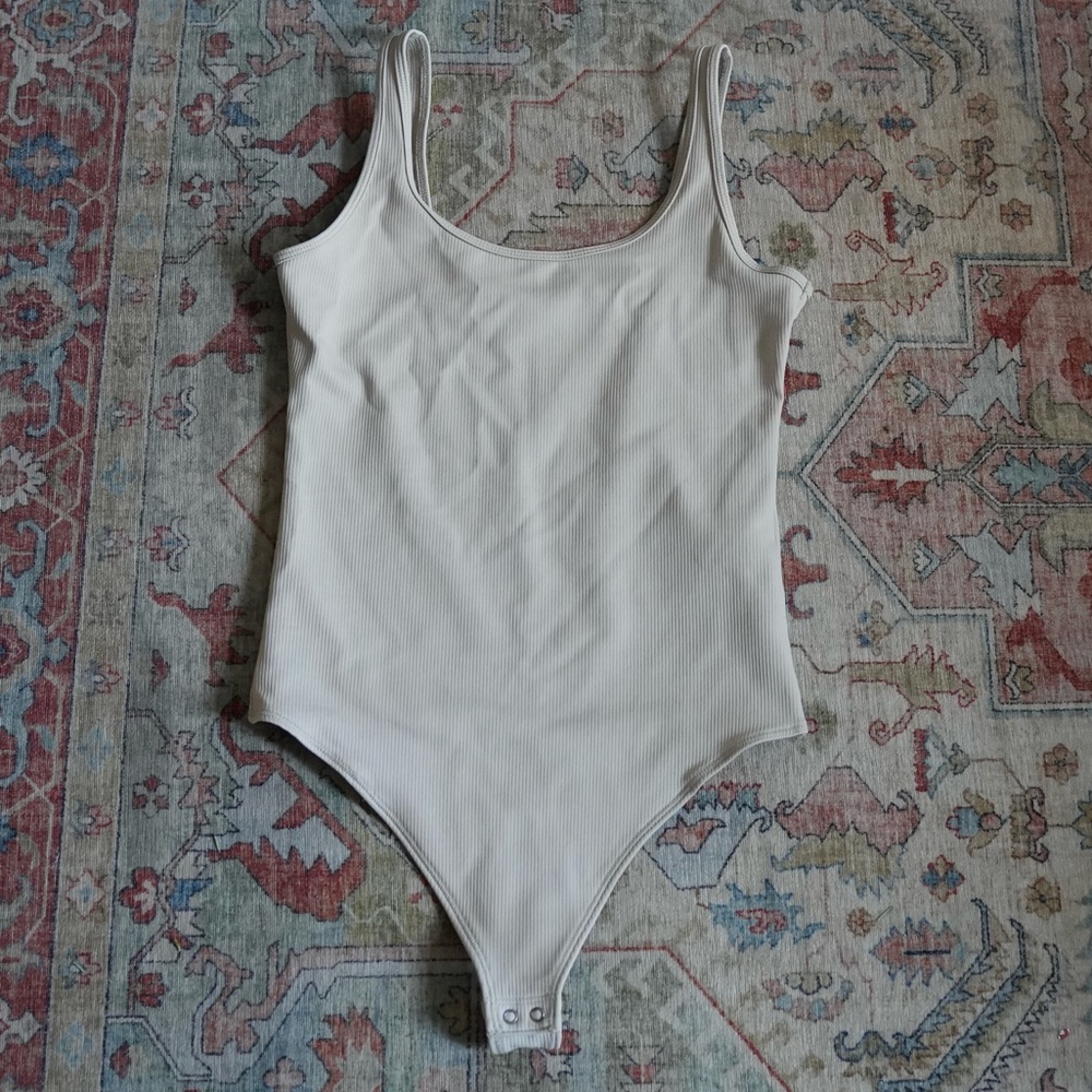 ABERCROMBIE AND FITCH Women's
Seamless Rib Fabric Scoopneck Bodysuit taupe small - Picture 1 of 7